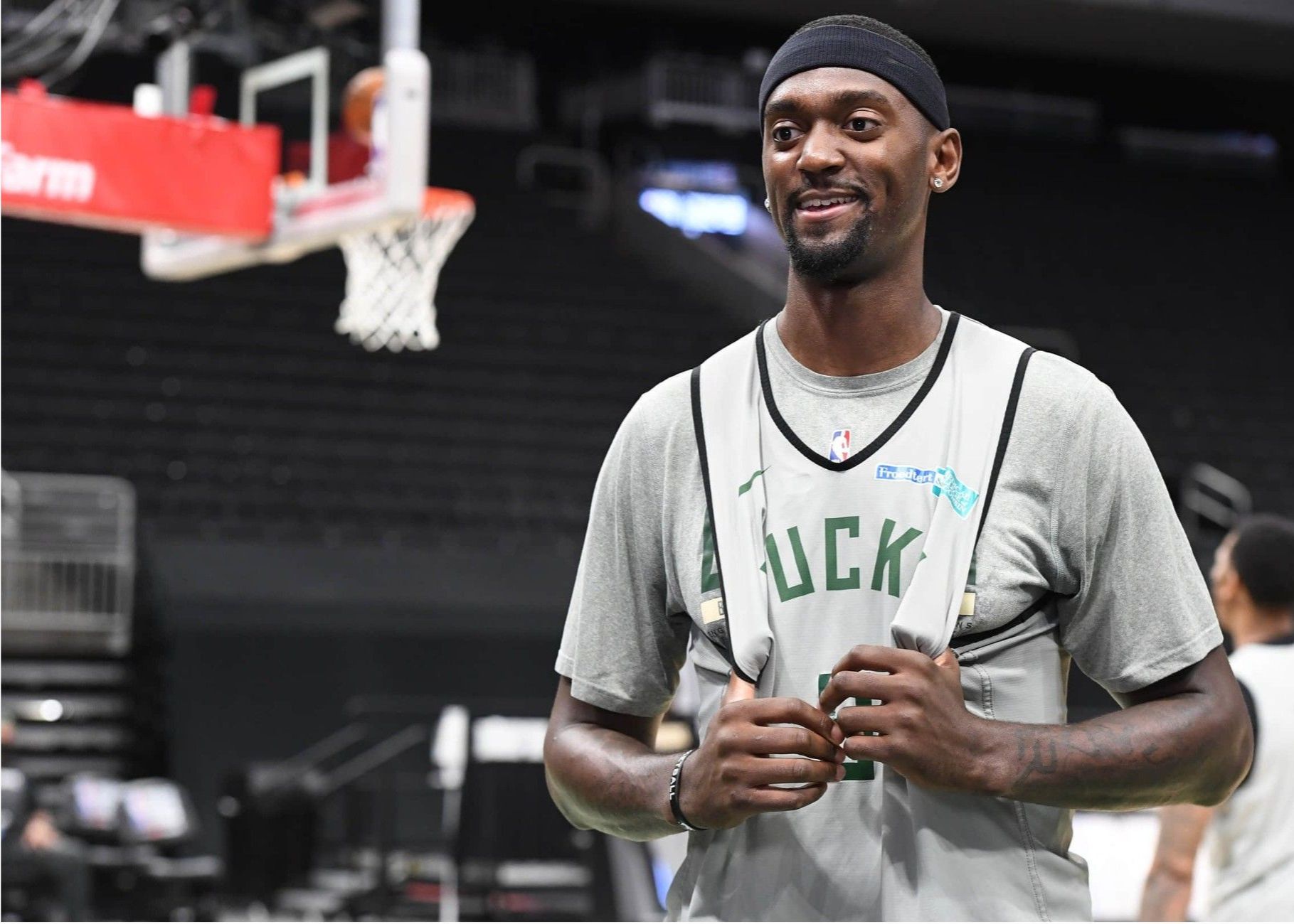 星空电竞-Stein：雄鹿很有可能与波蒂斯达成续约，将留下这位球迷宠儿